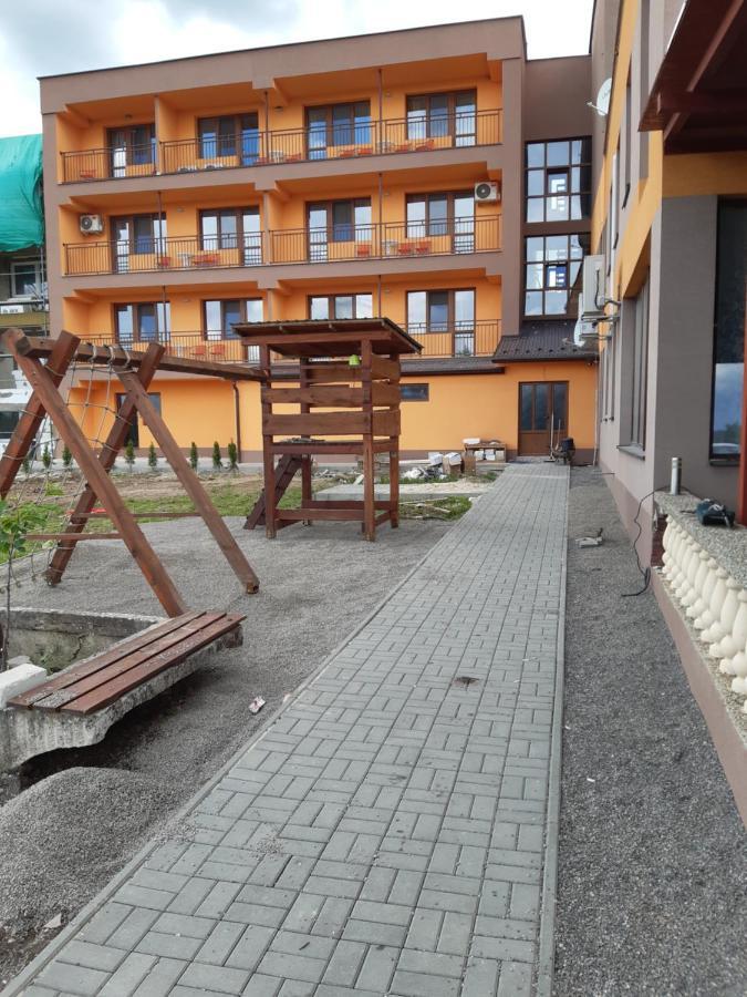 Hotel Felicia Kaluža エクステリア 写真