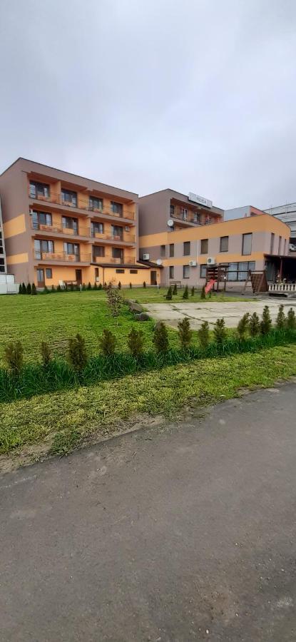 Hotel Felicia Kaluža エクステリア 写真