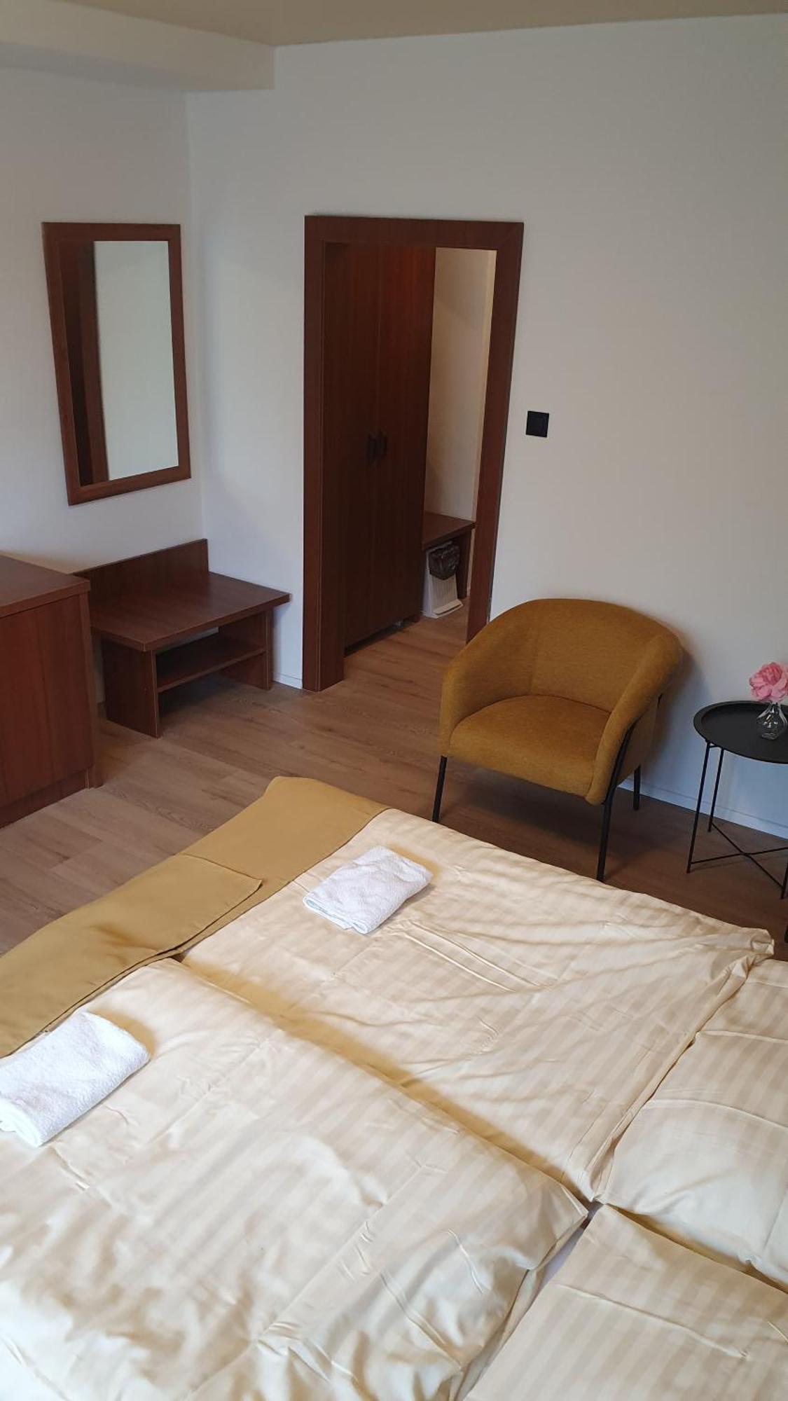 Hotel Felicia Kaluža エクステリア 写真