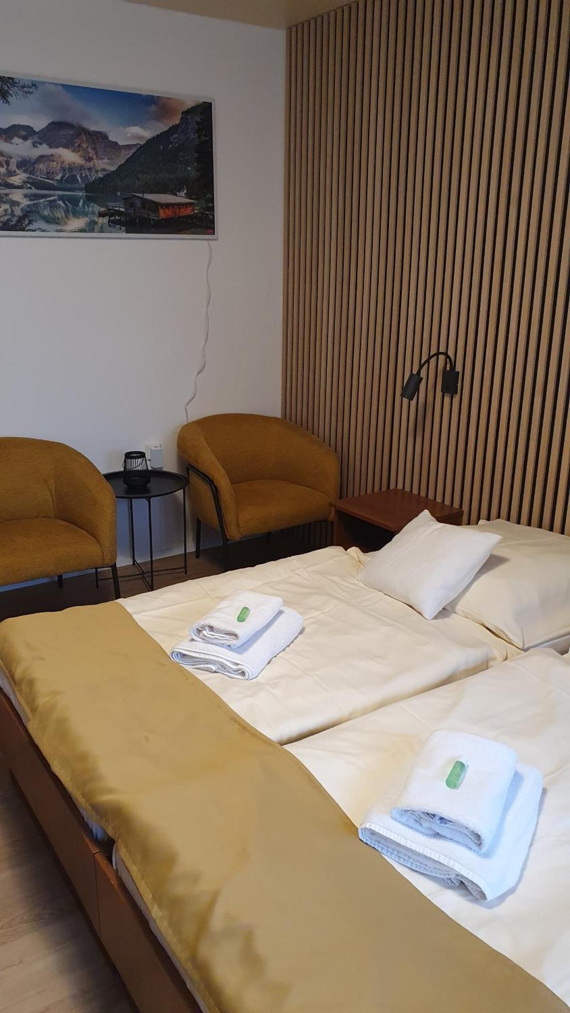 Hotel Felicia Kaluža エクステリア 写真