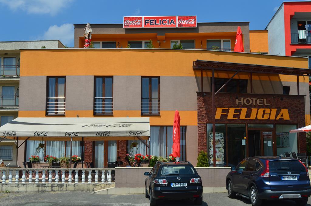 Hotel Felicia Kaluža エクステリア 写真