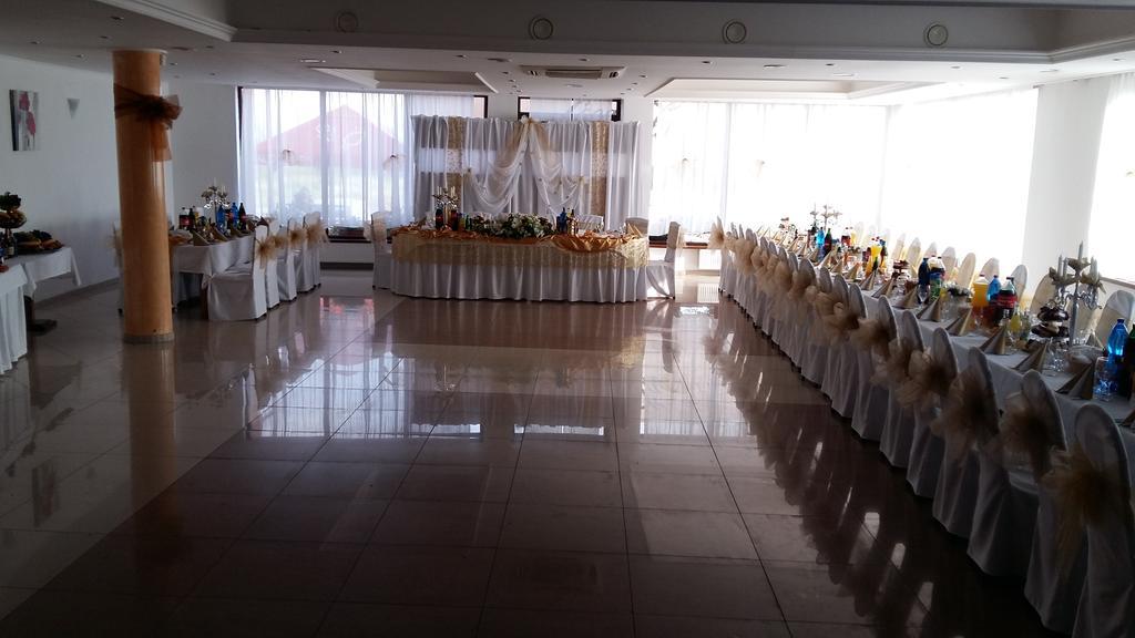 Hotel Felicia Kaluža エクステリア 写真
